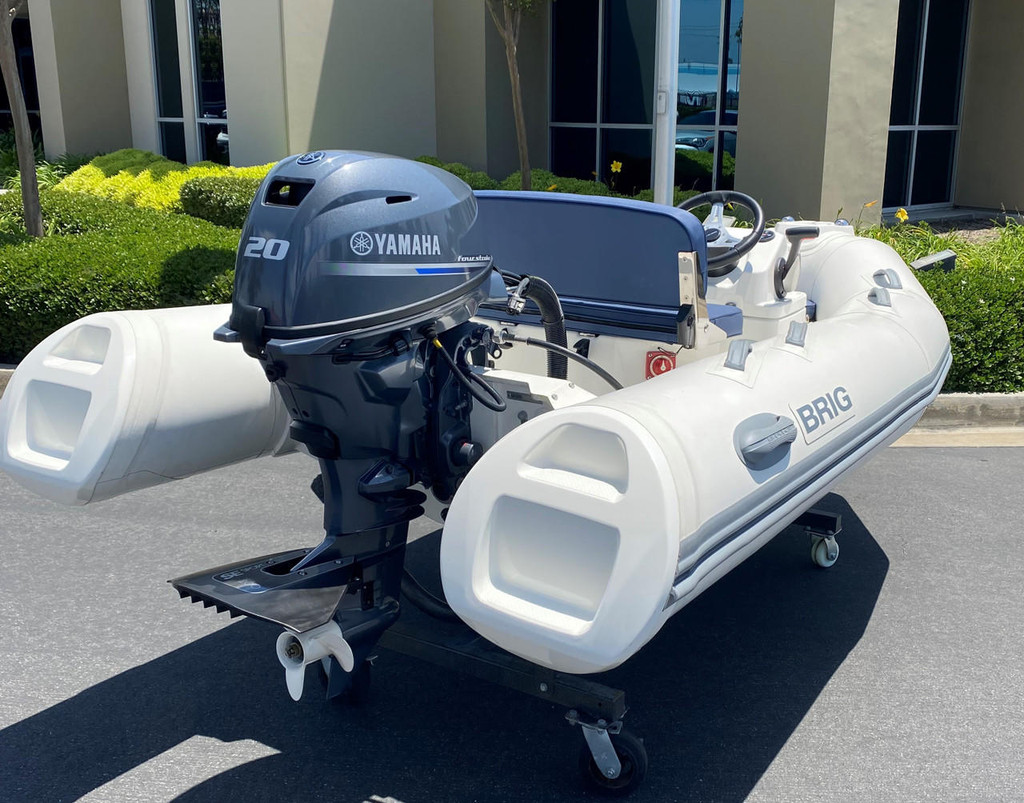 BRIG FALCON 330 w/ Yamaha F20SWPB (UAQRK58494J122)