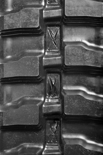 Bobcat X418 - Camso Heavy Duty MX Pattern Rubber Track