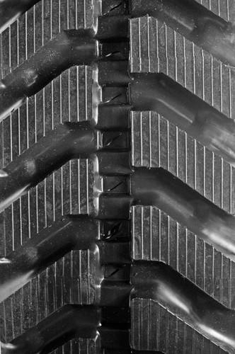 Kubota KX71-2 - MWE Heavy Duty DR Pattern Rubber Track