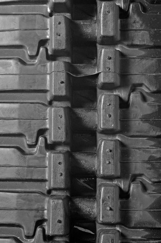 Bobcat X325G - 12" MWE Heavy Duty MX Pattern Rubber Track (300x52.5Nx74)