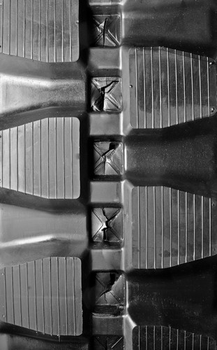 Rubber Track - 13" MWE Heavy Duty Block Pattern (320x86Tx52)