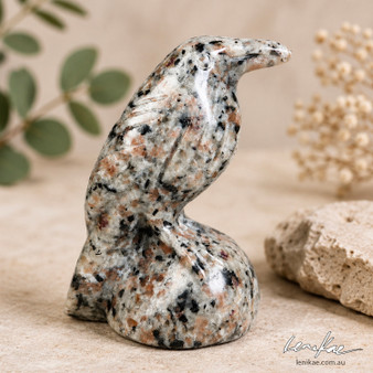 Magpie bird carving