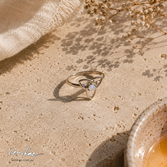 Threefold Journey Ring | 925 Sterling Silver Labradorite | US Size 9