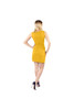 Robe dorée sans manches à taille découpée et nouée
