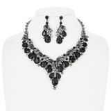 V Rhinestone And Pearl Necklace Set