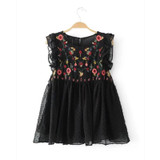 2017women fashion flower embroidery sleeveless loose slim blouses shirt brand tops black and white color femininas blusas SB1051