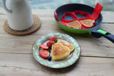 2017 New nonstick pancake maker egg ring maker kitchen non stick flippin'pancake maker pancake silicone mold