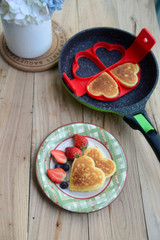 2017 New nonstick pancake maker egg ring maker kitchen non stick flippin'pancake maker pancake silicone mold