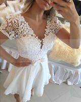 2017 New Short Cocktail Dresses White Lace Beaded Sexy V-neck Illusion Backless Knee Length A-line Party Dress vestido curto