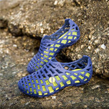 2017 New Summer Men Slippers Shoes Hollow Out Breathable Ultra Light Beach Shoes Unisex Slippers Casual Men Shoes Outdoor