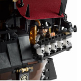 Queen Anne's Revenge 1151Pcs Mini Bricks Set Sale Pirates of the Caribbean Blackbeard Building Blocks Toys For Kids