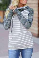 Women's Striped Drawstring Kangaroo Pocket Hoodie Women's Striped Drawstring Kangaroo Pocket Hoodie
