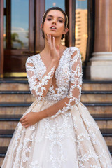 Long Sleeve Luxury Beaded Lace Appliques V-Neck Princess Bride Wedding Gown