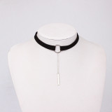 LEATHER NECKLACE WITH GEOMETRIC DROP OFFER