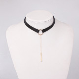 LEATHER NECKLACE WITH GEOMETRIC DROP OFFER