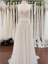 Elegant Appliques A-line V-neck Wedding Dress Straps Sleeveless Tulle Bridal Gowns