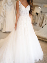 onlybridals Lace Sheath Wedding Gown With Detachable Bow Tie Train Wedding Dress