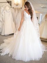 onlybridals Lace Sheath Wedding Gown With Detachable Bow Tie Train Wedding Dress