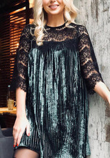 Green Patchwork Lace Pleated Round Neck Mini Dress