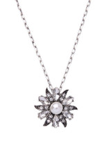 Casual Floral Shape Crystal Pendant Necklace