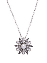 Casual Floral Shape Crystal Pendant Necklace