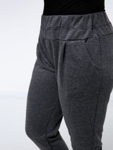 Casual Elastic Waist Pocket Plain Slim-Leg Mid-Rise Plus Size Pant