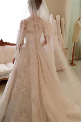 Round Neck Sleeveless Appliques Ball Gown Lace Wedding Dress W557