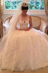 Round Neck Sleeveless Appliques Ball Gown Lace Wedding Dress W557