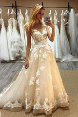 Elegant V Neck Sleeveless Tulle Lace Wedding Gown with Appliques W521