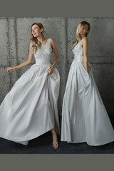 White A Line Floor Length Scoop Neck Sleeveless Appliques Wedding Dress,Beach Wedding Dress W204