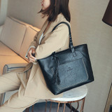 young lady
 Messenger Bags With hanging thread maximum amount young lady
 Bags Shoulder Tote Bags Famous Designers partial leather Handbags