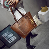 young lady
 Messenger Bags With hanging thread maximum amount young lady
 Bags Shoulder Tote Bags Famous Designers partial leather Handbags