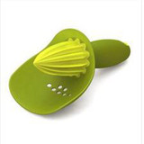 Mini Orange Lemon Juicer Slilicone Hand Squeezer Fruit Tools Plastic Household Hand Manual Press Squeezer Citrus Juicer Maker