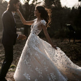 Sexy Bohemian Wedding Dress Short Sleeves Deep V Neck 3d Floral Appliques Bridal Gowns Backless Vestido De Noiva Lorie