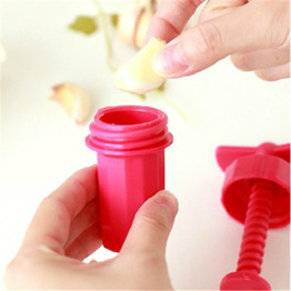New Kitchen Ginger Garlic Manual Press Twist Cutter Crusher Cooking Tool Plastic Garlic presses Blenders peeler