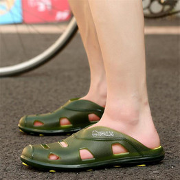 Fashion Summer Men slippers Breathable beach sandals croc male shoes Hollow out of the drag men versa shoes sandals for summer