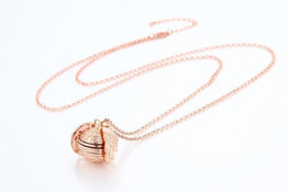 EXPANDING PHOTO LOCKET NECKLACE