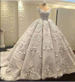 Gorgeous Sleeveless V Neck Lace Appliques Ball Gown Wedding Dress W441
