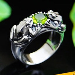 925 Fine Sterling Silver Frogs and Peridot Ring