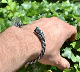 Traditional Viking Arm Ring - Wolf