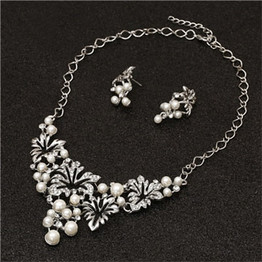 Simulated Pearl Jewelry Sets / Crystal / Flower Gold / Silver Chain Pendant / Choker Necklace / Earrings