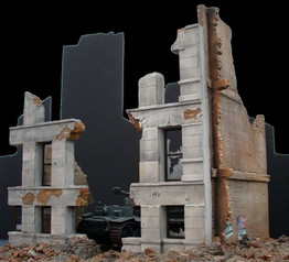 Dioramas Plus 1/35 Ruined Concrete/Brick Building Kit