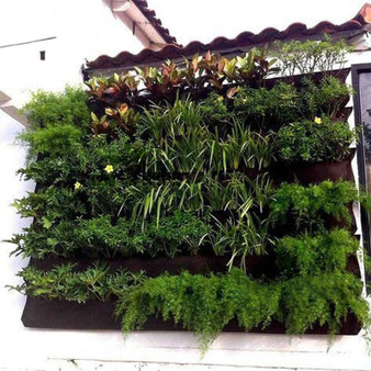 Wall-Mounted Vertical Garden with Pockets Planting Bags