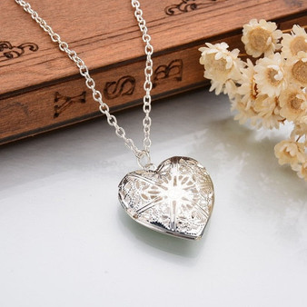 THE MOMENTO - HEART SHAPED PHOTO FRAME PENDANT NECKLACE