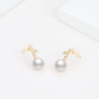 18K Natural Freshwater White Pearl Earrings With Diamond