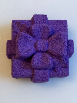 Purple Pretty Present Jewelry Bath Bomb (22 oz)
