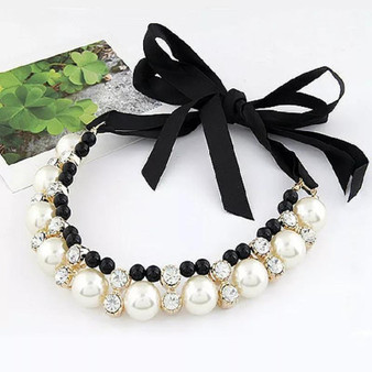 Pearl Necklace With Bow Tie Collar