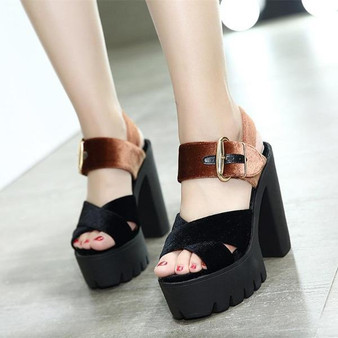 SYNTA Sandals