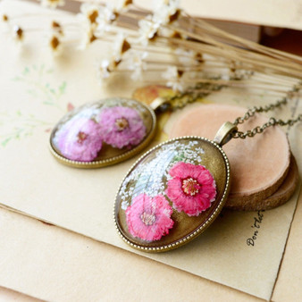 Handmade Cabochon Dried Flowers Necklace
