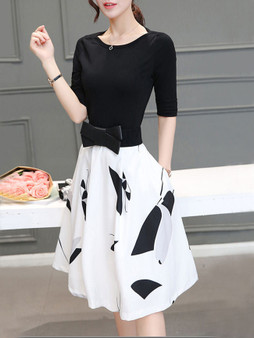 Casual Boat Neck Half Sleeve T-Shirt And Flared Printed Skirt